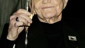 Blake Edwards, qui avait notamment réalisé le film "La Panthère Rose", est décédé à l'âge de 88 ans. /Photo d'archives/REUTERS/Fred Prouser