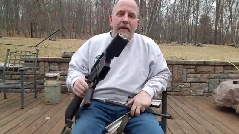 Scott Dani-Pappalardo s'est filmé en train de scier son fusil d'assaut, et a posté la vidéo sur Facebook.