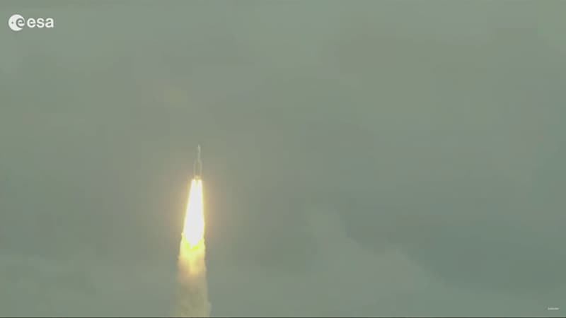 La sonde juice décollant à bord d'une fusée Ariane 5 depuis Kourou en Guyane.