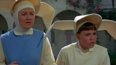 Marge Redmond (à gauche) et Sally Field (à droite) dans la série La Soeur Volante