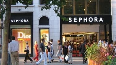 Le magasin Sephora des Champs-Elysées n'est toujours pas fixé sur un éventuel sursis judiciaire, qui lui permettrait d'ouvrir jusqu'à minuit.