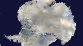 Photo satellite de l'Antarctique transmise à Reuters par la Nasa en février dernier. Les températures ont commencé à augmenter naturellement dans l'Antarctique il y a 600 ans, selon une étude britannique publiée mercredi par la revue Nature. /Photo d'arch