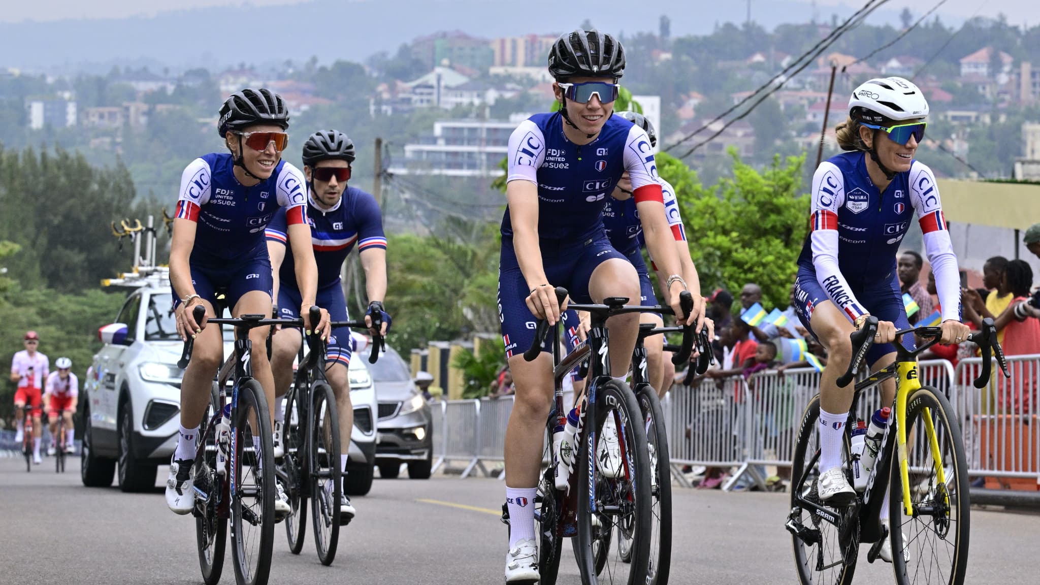 MONDIAUX DE CYCLISME: "3-4 JOURS POUR NOUS SENTIR BIEN", TAUX D'HUMIDITÉ, ALTITUDE, POLLUTION... ILS RACONTENT LEUR EXPÉRIENCE AU RWANDA