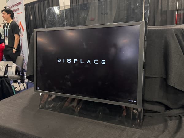 La télévision Displace Mini sur le stand de la marque au CES 2024.