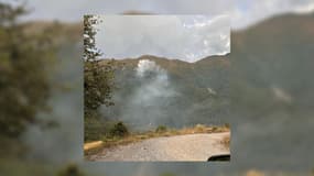 Un feu de forêt a parcouru deux hectare à Beaujeu (Alpes-de-Haute-Provence), une soixantaine de pompiers mobilisés. 