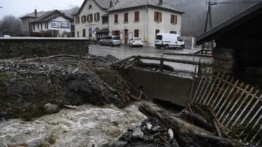 Image d'illustration des dégâts réalisés par la tempête Eelanor dans le village de Moretel-de-Mailles, en Auvergne-Rhone-Alpes.