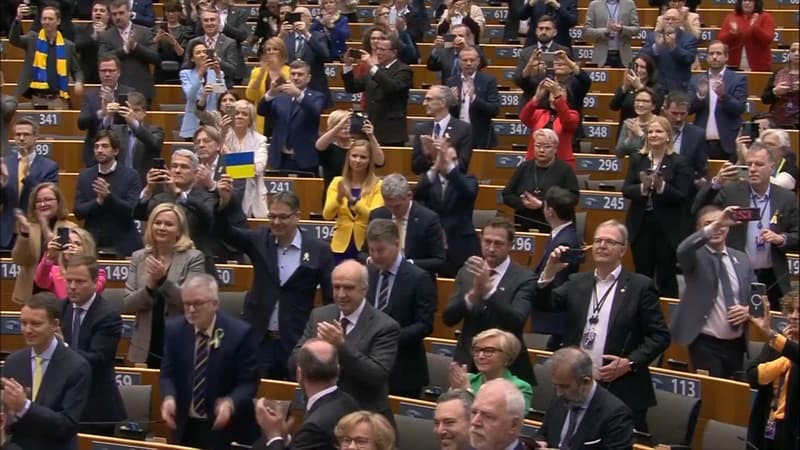 Ukraine: Volodymyr Zelensky ovationné par le Parlement européen à Bruxelles