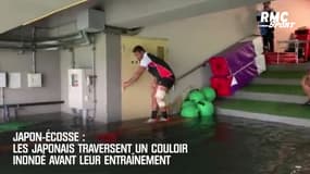 Japon-Écosse : Les Japonais traversent un couloir inondé avant leur entraînement