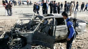 A Kirkouk, dans le nord de l'Irak, après l'explosion d'une voiture piégée. Une vague d'attentats a secoué mardi plusieurs villes d'Irak, faisant au moins une quarantaine de morts et des dizaines de blessés, à une semaine d'un sommet de la Ligue arabe à Ba