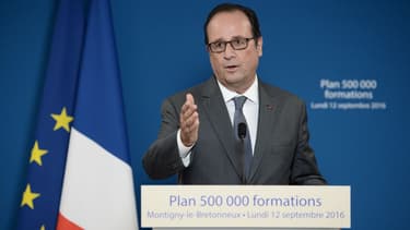 François Hollande s'est félicité de la hausse du nombre de personnes inscrites en formation
