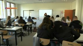 Une salle de classe dans un lycée