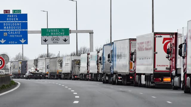 Camions à l'entrée du Tunnel sous la Manche. Si le Royaume-Uni reste dans l'union douanière, leurs marchandises continueront à ne pas être taxées.
