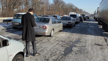 La France possède le plus important réseau routier d'Europe, fort d'un million de kilomètres. Il est dans son immense majorité constitué de routes départementales et communales, à la charge des collectivités locales.