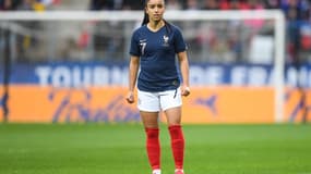 Sakina Karchaoui sous le maillot de l'équipe de France