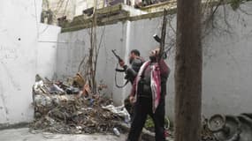 Dans le quartier de Khalidia, à Homs. L'opposition a mis en garde vendredi contre les risques liés à la livraison d'armes aux rebelles syriens annoncée par les gouvernements français et britannique pour chasser Bachar al Assad du pouvoir après deux ans de
