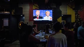 Lors du troisième débat opposant Donald Trump à Hillary Clinton, lors de la campagne présidentielle américaine, en octobre 2016.