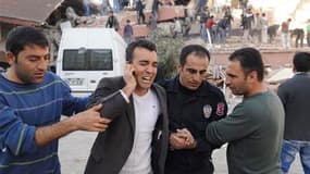 Dans le village de Tabanli, près de la ville de Van, dans le sud-est de la Turquie frappée dimanche par un tremblement de terre. Le séisme a fait des morts et des dégâts./ Photoprise le 23 octobre 2011/REUTERS/Abdurrahman Antakyali/ Agence Anadolu