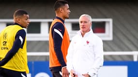 Didier Deschamps avec Kylian Mbappé et Alphonse Areola à l'entraînement France en 2022