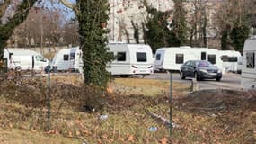 Vue d'un campement de gens du voyage à Oullins-Pierre-Bénite début janvier.