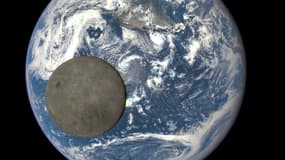 La face cachée de la Lune sur une photo publiée par la Nasa le 5 août 2015
