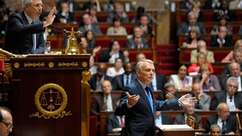 Au début de son premier discours de politique générale, le Premier ministre Jean-Marc Ayrault a promis mardi aux Français "le redressement dans la justice", un projet qui récuse les termes de rigueur ou d'austérité et qui reprend les principales promesses