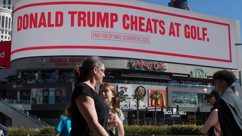 "Trump triche au golf": quand Bloomberg se moque du président sur des panneaux publicitaires