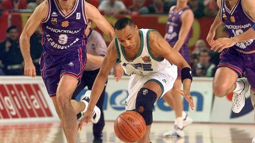 Delaney Rudd (en blanc) face au Barça en demi-finale de l'EuroLeague en 1997 Delaney Rudd (en blanc) face au Barça en demi-finale de l'EuroLeague en 1997
