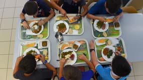 Des enfants à la cantine (image d'illustration)