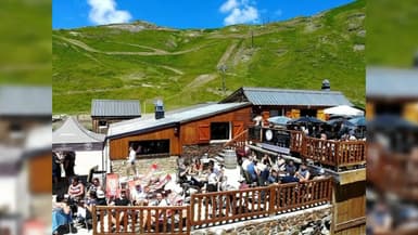 Une photo de l'extérieur du restaurant L'Étape du Berger, à La Mongie dans les Hautes-Pyrénées, où déjeuneront Emmanuel Macron et Xi Jinping le 7 mai 2024. 
