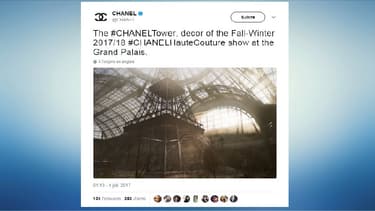 Pour son défilé automne-hiver 2017-2018, Chanel a fait entrer une tour Eiffel dans le Grand Palais.