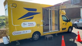 Le bureau de poste itinérant qui sillonera les routes de l'Orne dans le cadre d'une expérimentation jusqu'en décembre.