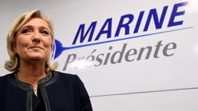 Marine Le Pen a dévoilé son logo de campagne lors de l'inauguration de son QG le 16 novembre 2016.