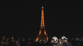 La Tour Eiffel n'est restée, elle, dans le noir que durant cinq minutes pour des raisons de sécurité