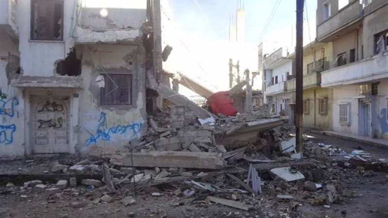 Dans le quartier de Bab Amro, à Homs. Pays occidentaux et membres de la Ligue arabe se sont retrouvés vendredi à Tunis pour une conférence des "Amis de la Syrie" qui va demander aux autorités syriennes un accès humanitaire immédiat à plusieurs villes et z