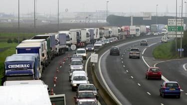 Les routiers ont prévus de bloquer des routes ce lundi, et entendent continuer leur mouvement au moins jusqu'à mardi.