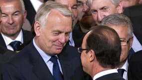 Les cotes de popularité de François Hollande et Jean-Marc Ayrault en légère baisse selon un sondage