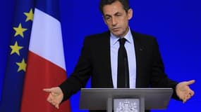 La cote de popularité de Nicolas Sarkozy progresse de 5 points pour s'établir à 37% d'opinions positives, niveau qu'elle n'avait pas atteint depuis février dernier, selon une enquête de l'institut LH2 effectuée pour le Nouvel observateur juste après le G2