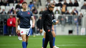 L'ouvreur Matthieu Jalibert et le sélectionneur du XV de France, Fabien Galthié, avant le test-match de la tournée d'automne contre la Géorgie, le 14 novembre 2021 au Matmut Atlantique Stadium à Bordeaux
