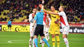 Benaglio et Falcao protestent auprès de l'arbitre