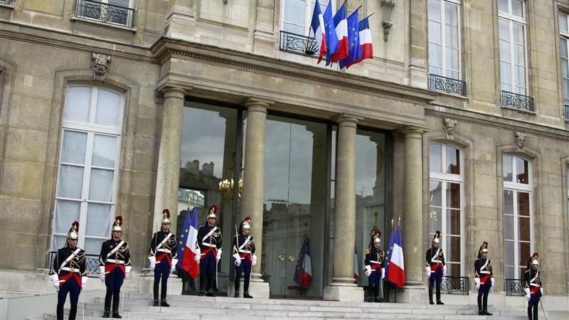 Les Français auront en 2012 le choix entre la réélection de Nicolas Sarkozy et un chaos économique et social qui provoquerait des dégâts comparables à ceux d'une guerre si la gauche l'emporte, selon le président de l'Assemblée nationale Bernard Accoyer. /