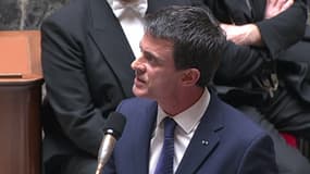 Manuel Valls a tenu à répondre mardi "à tous les groupes".