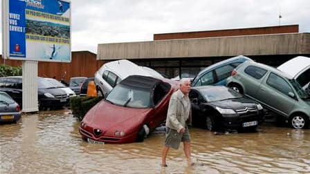 A Draguignan, mercredi. Le bilan des victimes des pluies torrentielles qui se sont abattues sur le département du Var s'établit désormais à 22 morts. /Photo prise le 16 juin 2010/REUTERS/Sébastien Nogier