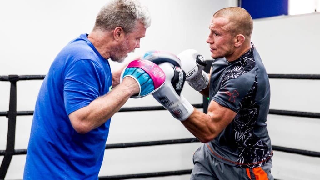 Même retraité de l'Octogone, Georges St-Pierre (à droite) continue de s'entraîner Même retraité de l'Octogone, Georges St-Pierre (à droite) continue de s'entraîner
