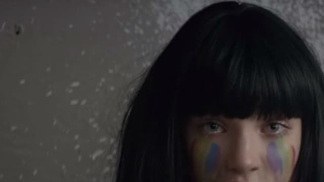 "The Greatest", le nouveau clip de Sia rend hommage aux victimes de la tuerie d'Orlando.