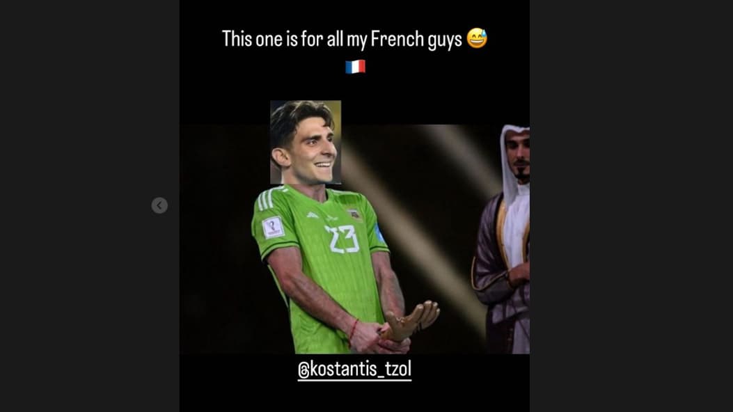 Le photo-montage de Giulian Biancone avec le visage du gardien de l'Olympiacos Tzolakis à la place d'Emiliano Martinez 