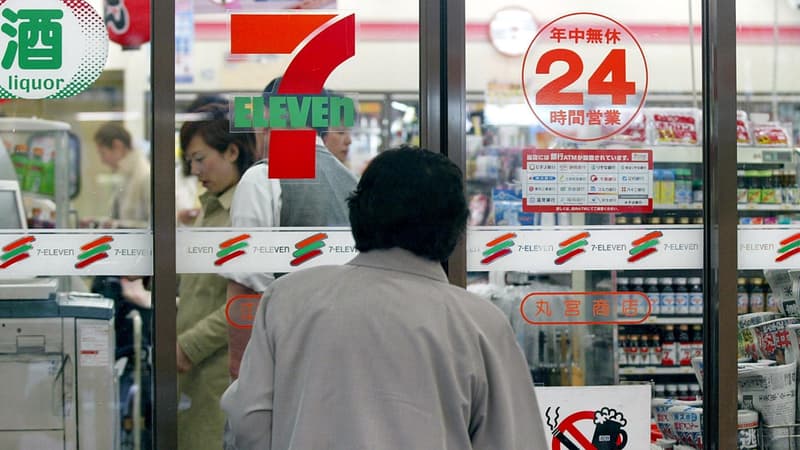 Tout est parti d'une petite boutique de l'ouest du pays, à Higashi-Osaka, et d'un franchisé rebelle qui a décidé de braver l'interdiction de son enseigne, Seven Eleven.