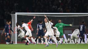 Les joueurs de Nice célèbrent leur troisième but contre le PSG en Ligue 1, le 25 avril 2025