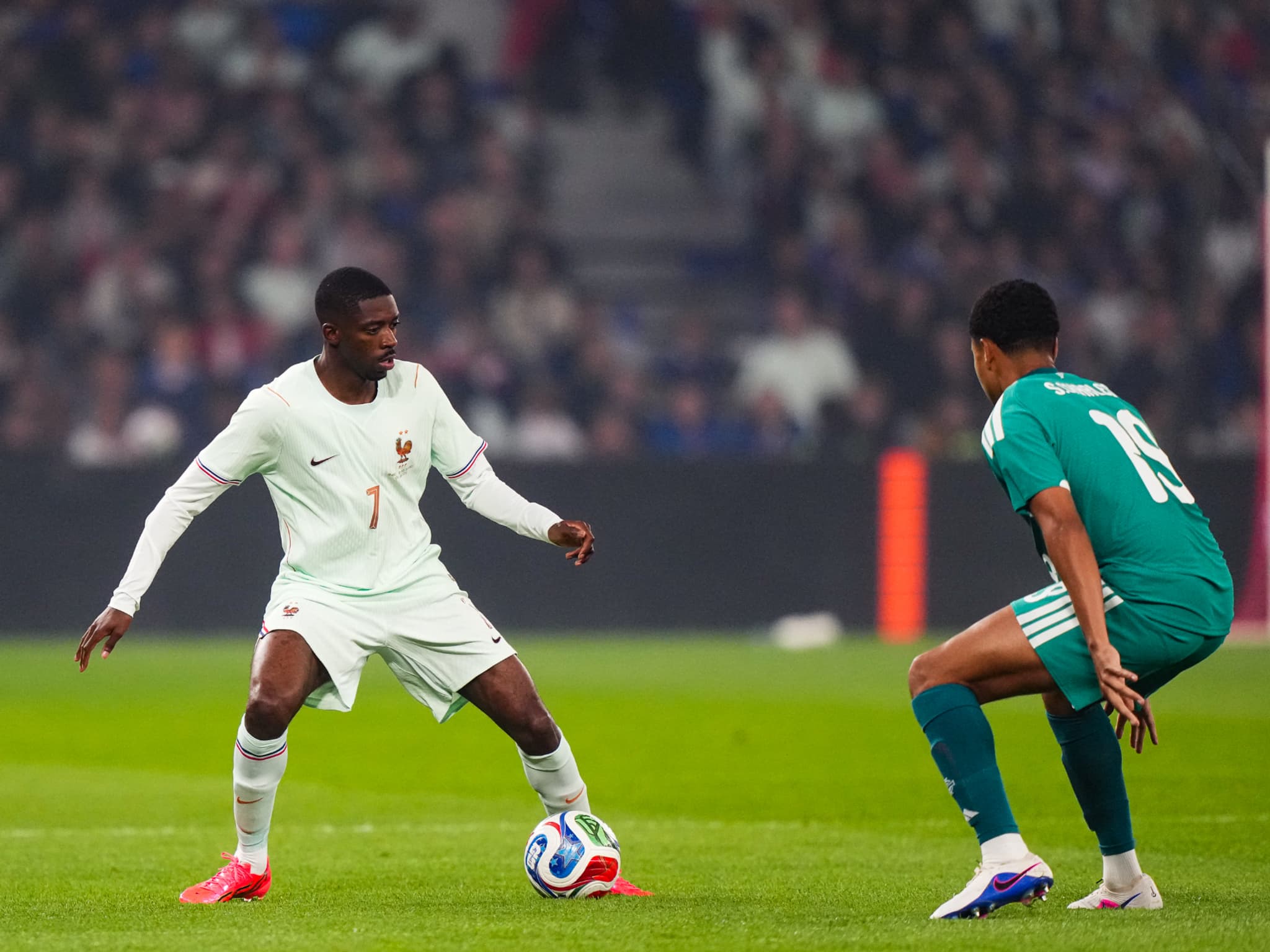 Je le vois beaucoup dans d'autres zones aussi", Didier Deschamps défend son choix de positionner Ousmane Dembélé comme meneur