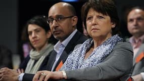 Harlem Désir, à côté de Martine Aubry dont il assure l'intérim à la tête du PS depuis qu'elle a annoncé sa candidature à la primaire. Pour le dirigeant socialiste, Personne ne croit que la France parviendra à réduire son déficit à 3% du produit intérieur