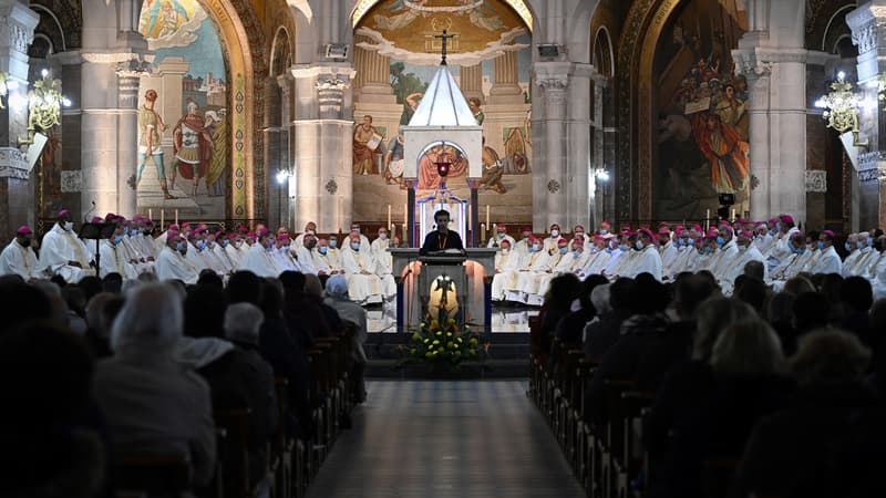 Les religieux réunis à Lourdes, dans la basilique de Notre-Dame-du-Rosaire, le 6 novembre 2021